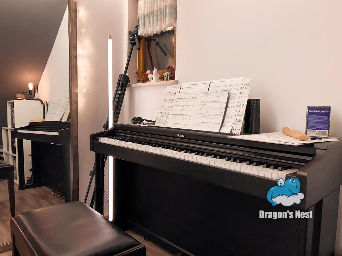 Dragon's Nest: Cozy & Modern Attic Loft Nuremberg * Schwaig bei Nurnberg